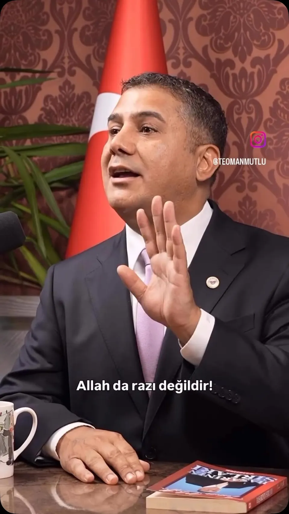 Genel Başkan Teoman Mutlu bir televizyon programında kadınlar üzerine konuşurken